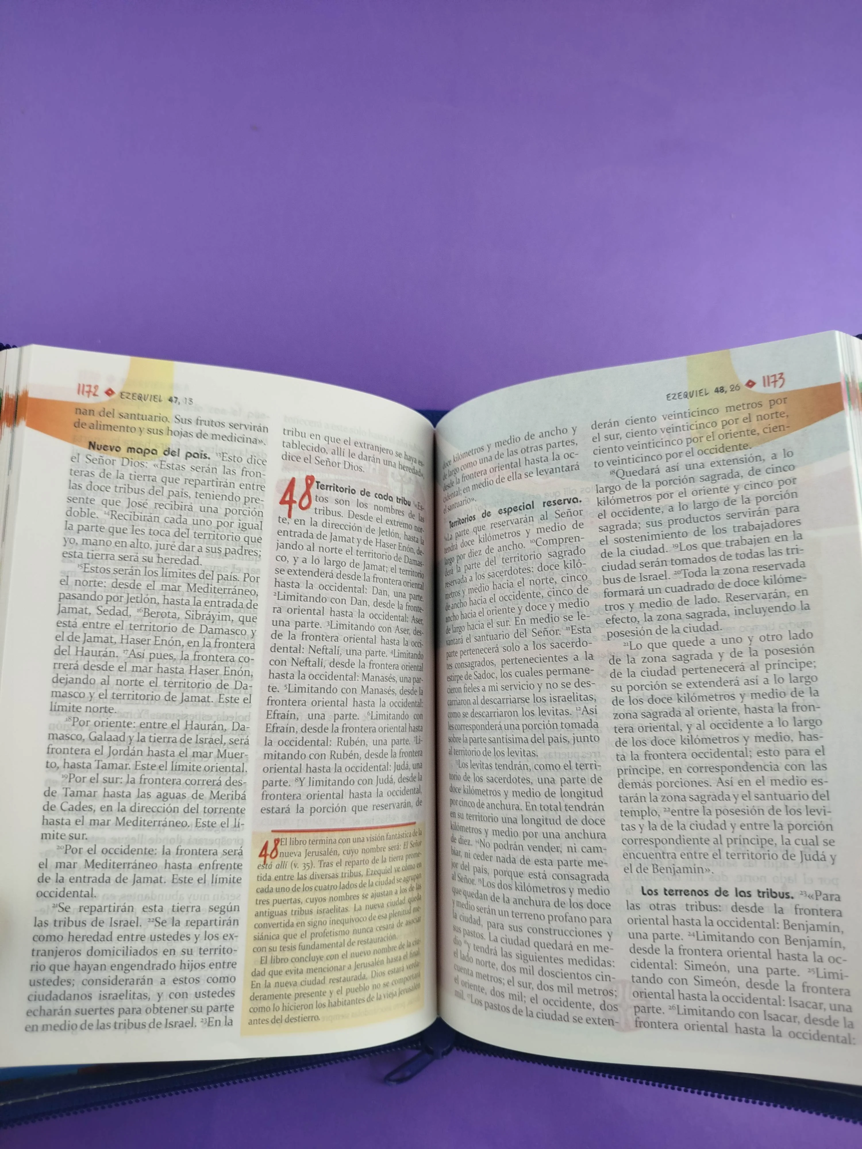 Biblia didáctica para jóvenes azul con cierre - Image 4
