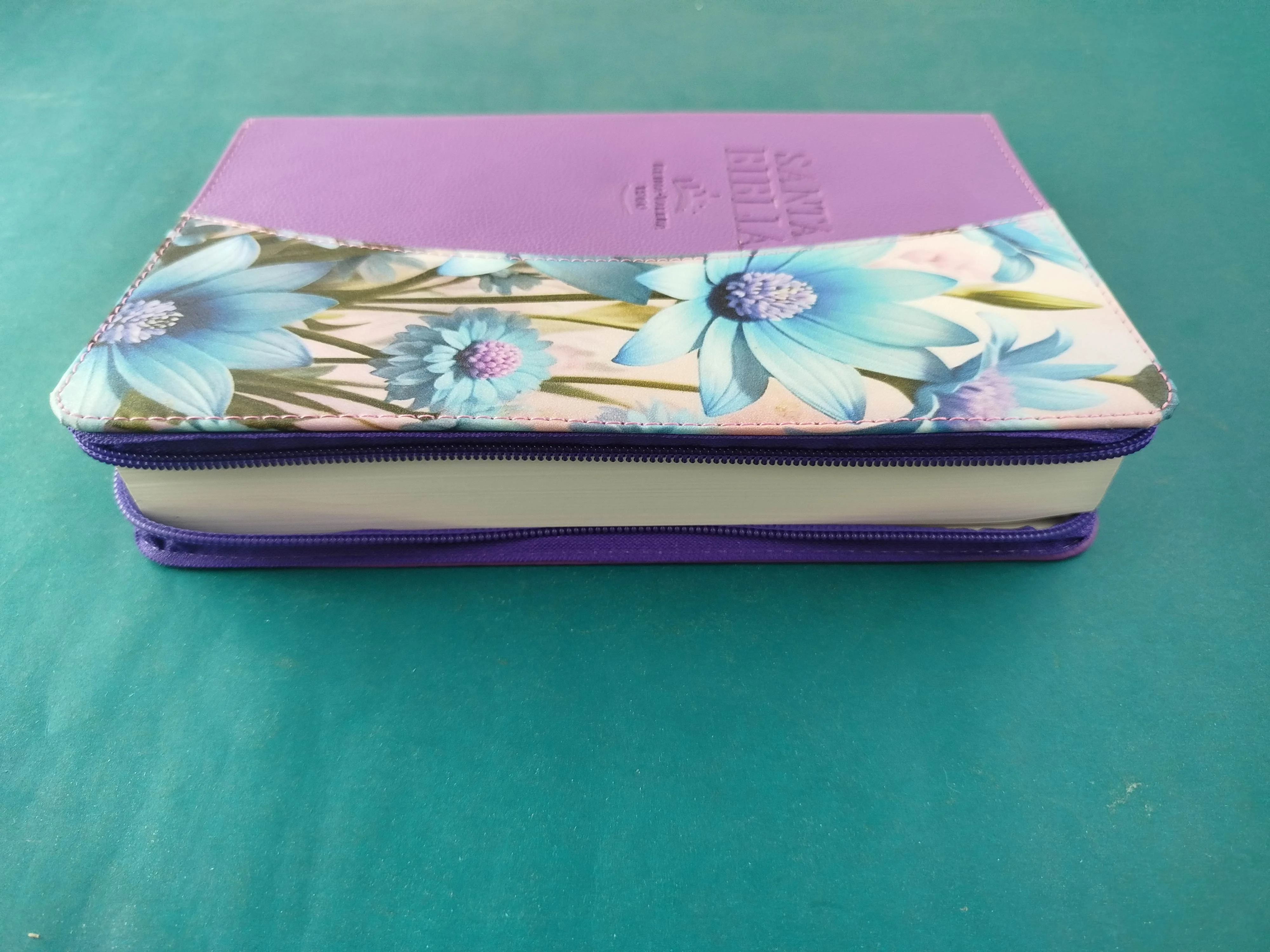 Biblia rvr 1960 letra grande estuche morado-flores lila vertical - Image 2