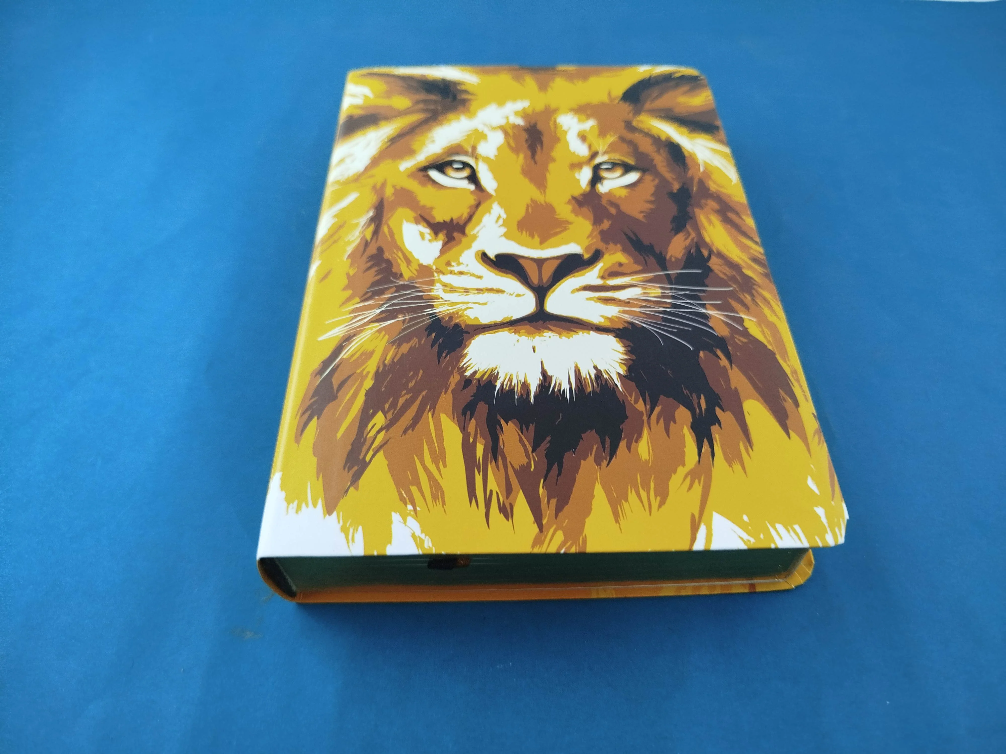 Biblia RVR 1960 Letra Grande leon, tapa flexible, borde dorado, sin cierre - Image 2