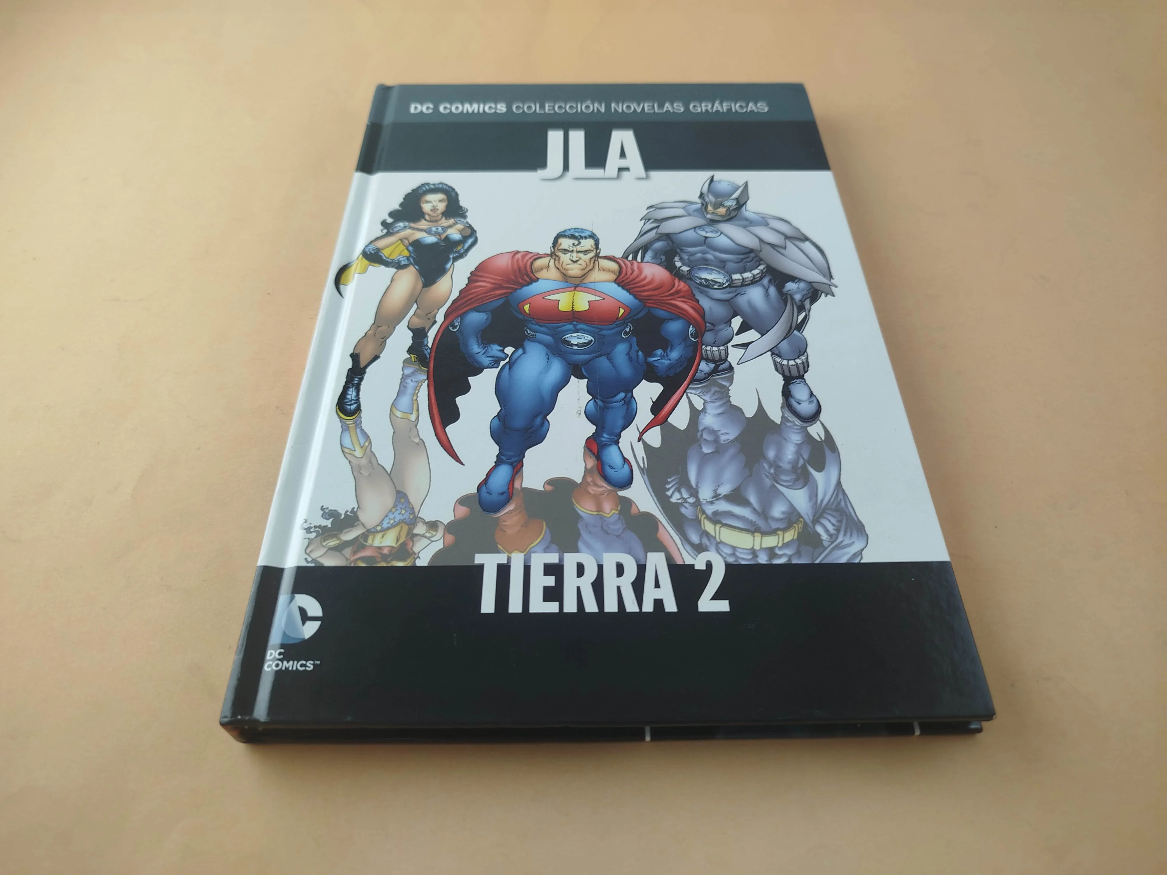 Jla: tierra 2 - Image 2